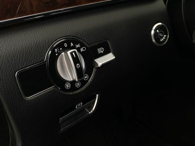 Черный Мерседес С Класс, объемом двигателя 5.5 л и пробегом 303 тыс. км за 10400 $, фото 9 на Automoto.ua