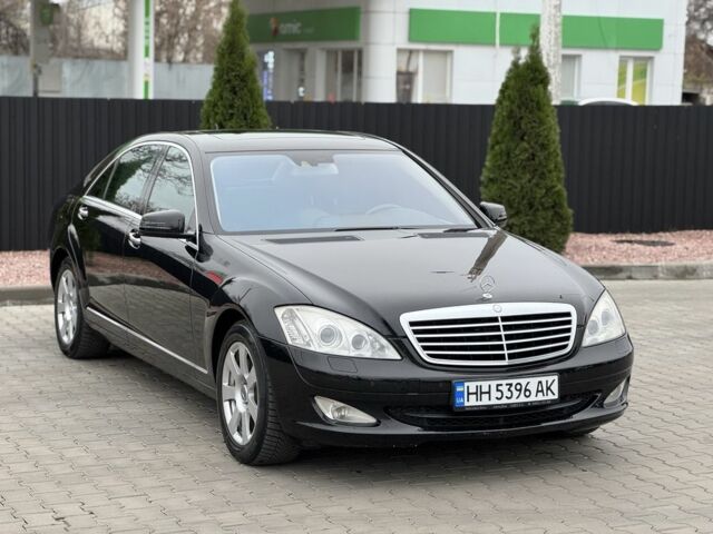 Черный Мерседес С Класс, объемом двигателя 3.5 л и пробегом 217 тыс. км за 10300 $, фото 1 на Automoto.ua