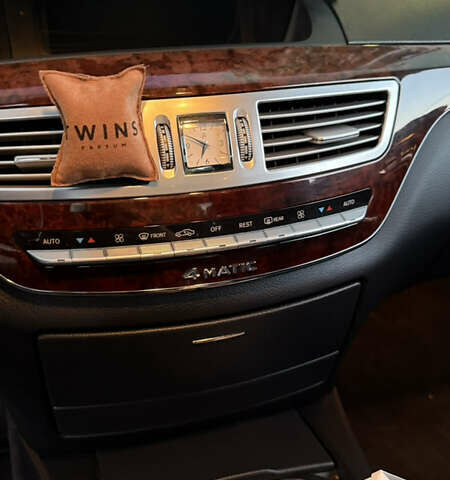 Черный Мерседес С Класс, объемом двигателя 5.5 л и пробегом 226 тыс. км за 12500 $, фото 7 на Automoto.ua