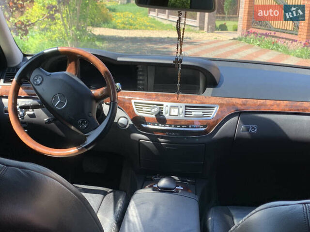 Чорний Мерседес С Клас, об'ємом двигуна 5.5 л та пробігом 295 тис. км за 12000 $, фото 1 на Automoto.ua