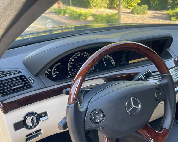 Чорний Мерседес С Клас, об'ємом двигуна 5.5 л та пробігом 157 тис. км за 15900 $, фото 2 на Automoto.ua