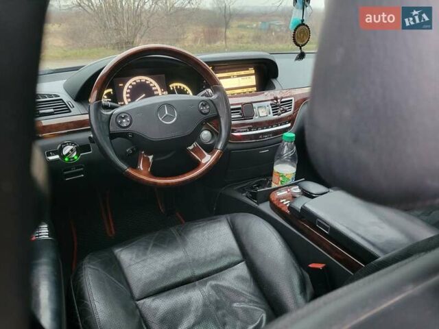 Черный Мерседес С Класс, объемом двигателя 5.5 л и пробегом 300 тыс. км за 9999 $, фото 11 на Automoto.ua