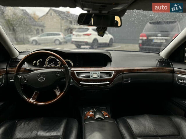 Чорний Мерседес С Клас, об'ємом двигуна 5.46 л та пробігом 270 тис. км за 10950 $, фото 16 на Automoto.ua