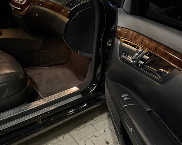 Черный Мерседес С Класс, объемом двигателя 5.5 л и пробегом 176 тыс. км за 8499 $, фото 56 на Automoto.ua