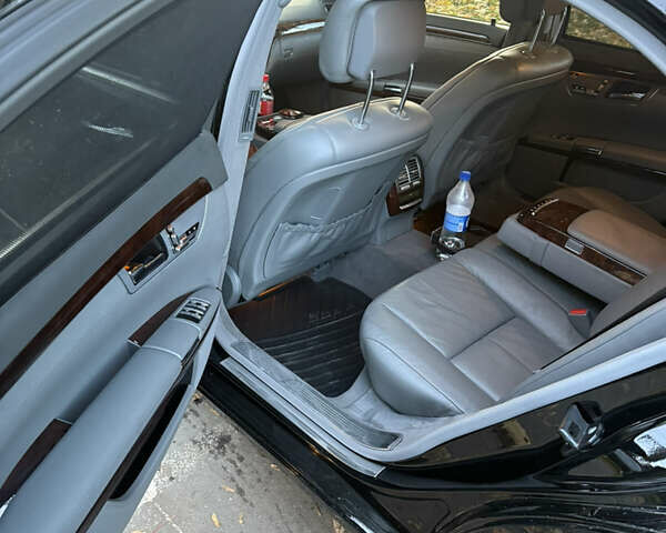 Чорний Мерседес С Клас, об'ємом двигуна 5.5 л та пробігом 155 тис. км за 16800 $, фото 19 на Automoto.ua