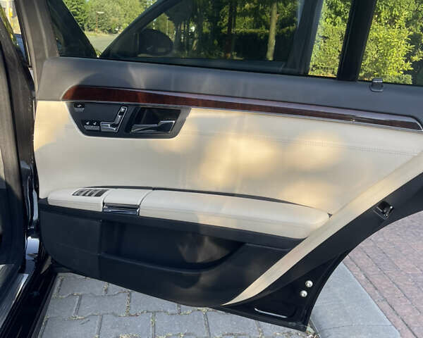 Чорний Мерседес С Клас, об'ємом двигуна 5.5 л та пробігом 157 тис. км за 15900 $, фото 28 на Automoto.ua