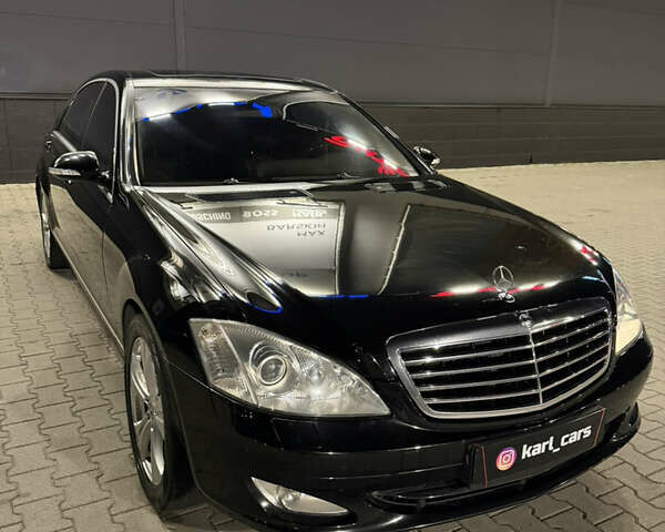 Черный Мерседес С Класс, объемом двигателя 5.5 л и пробегом 176 тыс. км за 8499 $, фото 1 на Automoto.ua