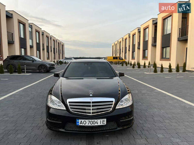 Черный Мерседес С Класс, объемом двигателя 5.5 л и пробегом 220 тыс. км за 12999 $, фото 1 на Automoto.ua