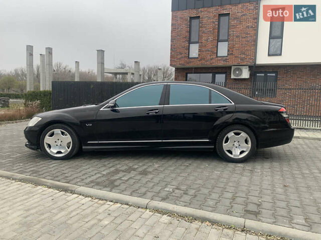 Черный Мерседес С Класс, объемом двигателя 5.51 л и пробегом 249 тыс. км за 14000 $, фото 2 на Automoto.ua