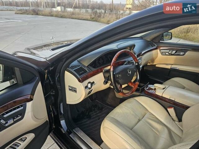 Черный Мерседес С Класс, объемом двигателя 5.46 л и пробегом 267 тыс. км за 12500 $, фото 12 на Automoto.ua