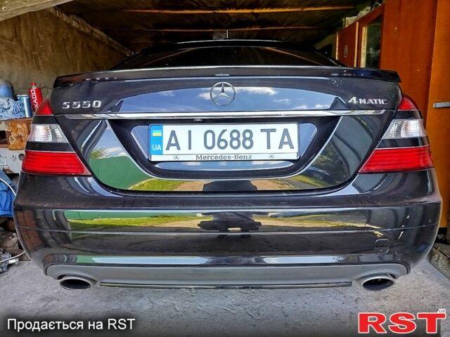 Черный Мерседес С Класс, объемом двигателя 5.5 л и пробегом 217 тыс. км за 10900 $, фото 4 на Automoto.ua