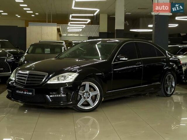 Черный Мерседес С Класс, объемом двигателя 5.46 л и пробегом 266 тыс. км за 10989 $, фото 2 на Automoto.ua