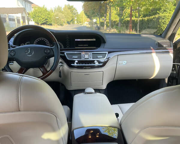 Чорний Мерседес С Клас, об'ємом двигуна 5.5 л та пробігом 157 тис. км за 15900 $, фото 17 на Automoto.ua