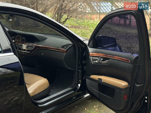 Чорний Мерседес С Клас, об'ємом двигуна 5.5 л та пробігом 288 тис. км за 10950 $, фото 14 на Automoto.ua