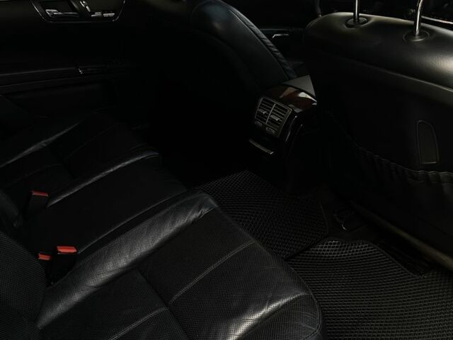 Черный Мерседес С Класс, объемом двигателя 5.5 л и пробегом 303 тыс. км за 10400 $, фото 13 на Automoto.ua