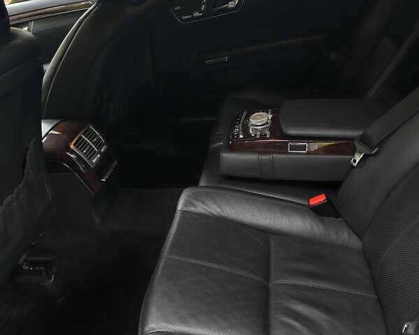 Черный Мерседес С Класс, объемом двигателя 5.46 л и пробегом 322 тыс. км за 15000 $, фото 20 на Automoto.ua