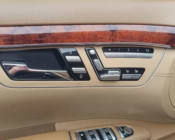 Черный Мерседес С Класс, объемом двигателя 4.7 л и пробегом 339 тыс. км за 11000 $, фото 12 на Automoto.ua