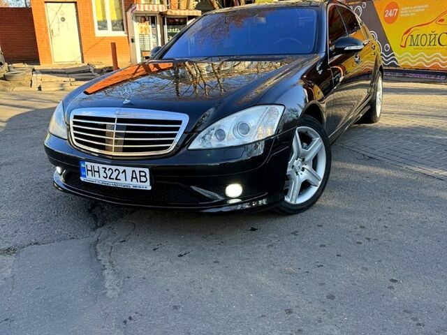 Чорний Мерседес С Клас, об'ємом двигуна 5.5 л та пробігом 220 тис. км за 10000 $, фото 1 на Automoto.ua