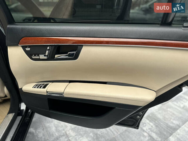 Чорний Мерседес С Клас, об'ємом двигуна 3.5 л та пробігом 220 тис. км за 10800 $, фото 28 на Automoto.ua