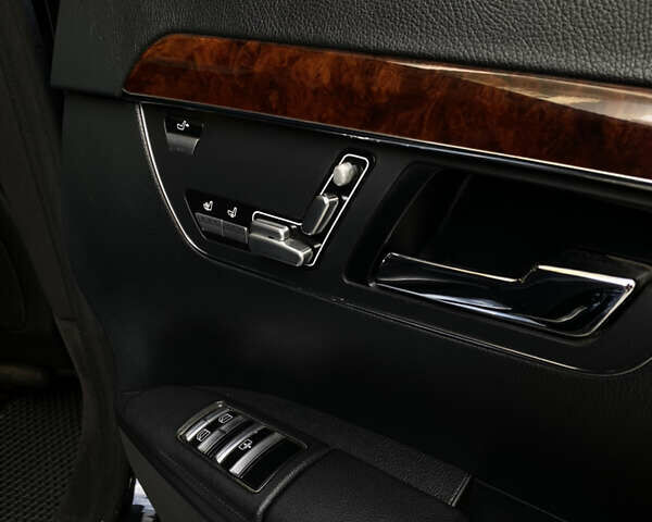 Чорний Мерседес С Клас, об'ємом двигуна 5.5 л та пробігом 303 тис. км за 10400 $, фото 16 на Automoto.ua