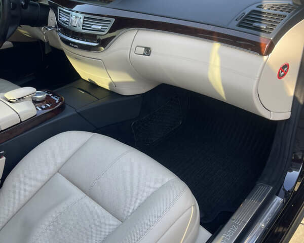 Чорний Мерседес С Клас, об'ємом двигуна 5.5 л та пробігом 157 тис. км за 15900 $, фото 35 на Automoto.ua