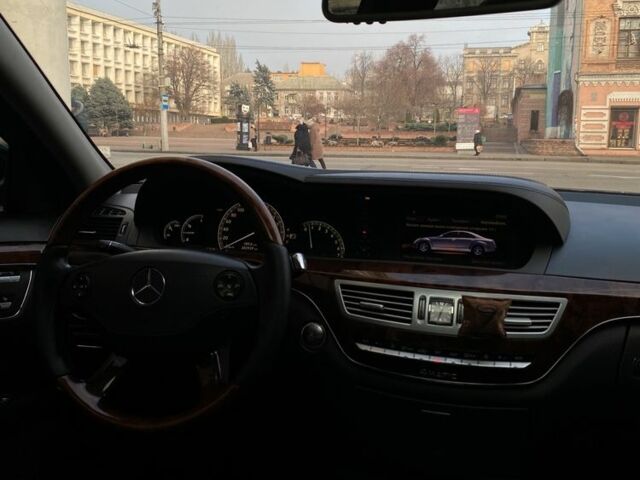 Черный Мерседес С Класс, объемом двигателя 5.5 л и пробегом 303 тыс. км за 10400 $, фото 14 на Automoto.ua