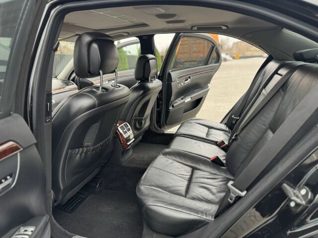 Черный Мерседес С Класс, объемом двигателя 3.5 л и пробегом 217 тыс. км за 10300 $, фото 10 на Automoto.ua