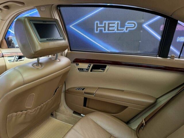 Черный Мерседес С Класс, объемом двигателя 5.5 л и пробегом 265 тыс. км за 10499 $, фото 12 на Automoto.ua