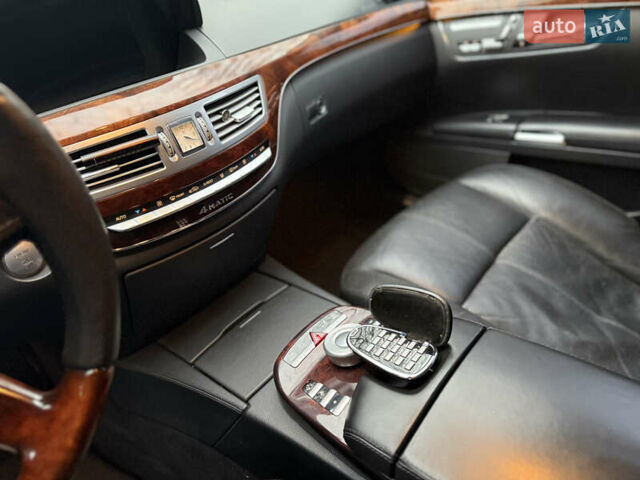 Чорний Мерседес С Клас, об'ємом двигуна 5.46 л та пробігом 560 тис. км за 7650 $, фото 24 на Automoto.ua