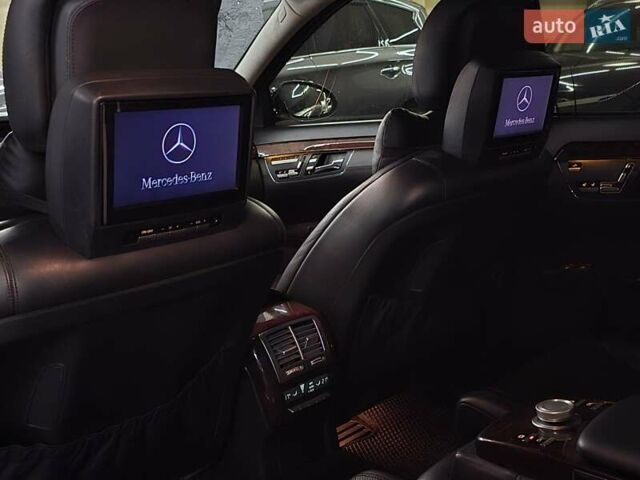 Черный Мерседес С Класс, объемом двигателя 5.46 л и пробегом 266 тыс. км за 10989 $, фото 10 на Automoto.ua