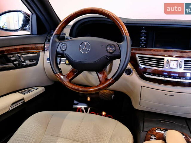 Чорний Мерседес С Клас, об'ємом двигуна 4.7 л та пробігом 218 тис. км за 8900 $, фото 56 на Automoto.ua