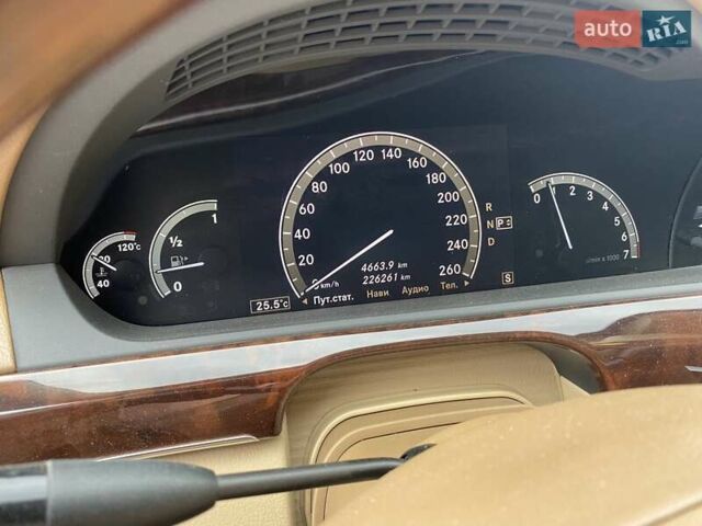 Черный Мерседес С Класс, объемом двигателя 5.5 л и пробегом 226 тыс. км за 12700 $, фото 5 на Automoto.ua