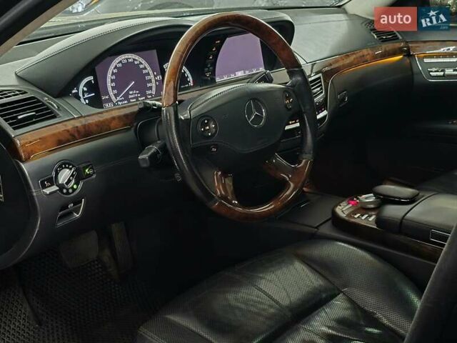 Черный Мерседес С Класс, объемом двигателя 5.46 л и пробегом 266 тыс. км за 10989 $, фото 7 на Automoto.ua