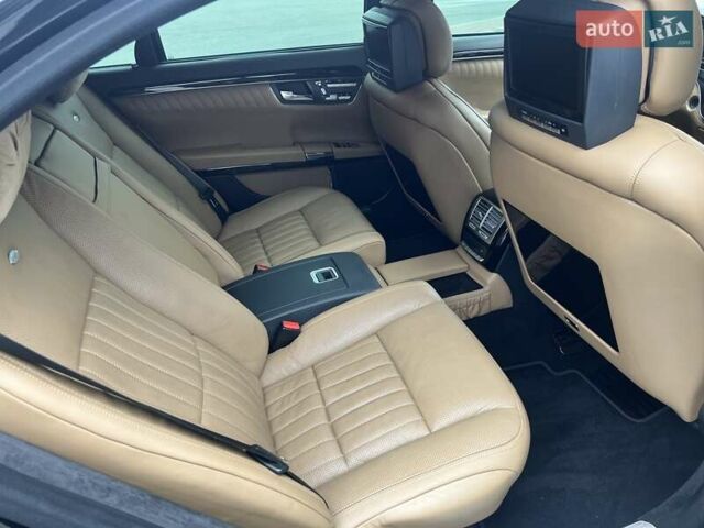Черный Мерседес С Класс, объемом двигателя 5.5 л и пробегом 125 тыс. км за 35500 $, фото 31 на Automoto.ua