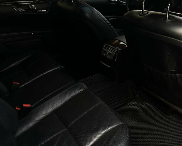 Чорний Мерседес С Клас, об'ємом двигуна 5.5 л та пробігом 303 тис. км за 10400 $, фото 15 на Automoto.ua