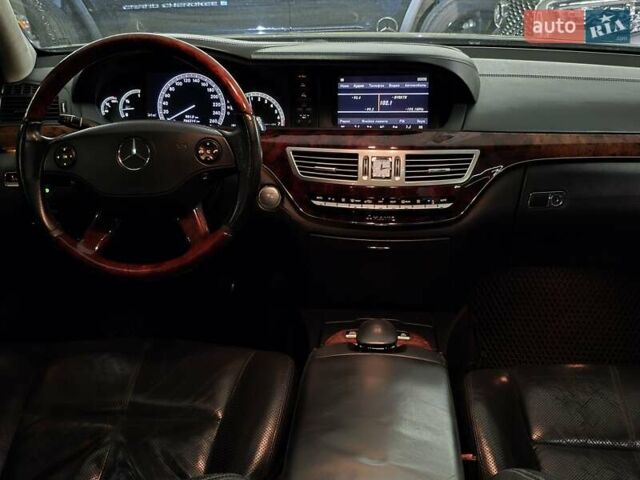 Черный Мерседес С Класс, объемом двигателя 5.46 л и пробегом 266 тыс. км за 10989 $, фото 16 на Automoto.ua