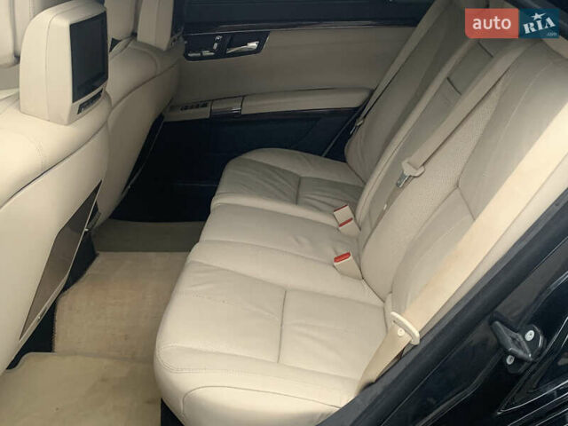 Черный Мерседес С Класс, объемом двигателя 5.51 л и пробегом 249 тыс. км за 14000 $, фото 19 на Automoto.ua