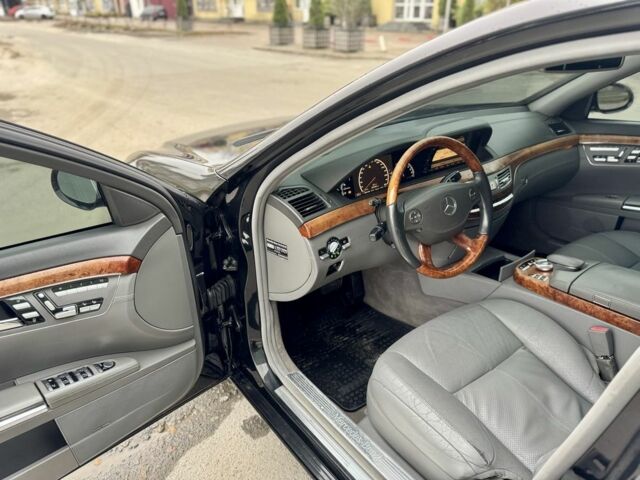 Черный Мерседес С Класс, объемом двигателя 5.5 л и пробегом 258 тыс. км за 7150 $, фото 7 на Automoto.ua