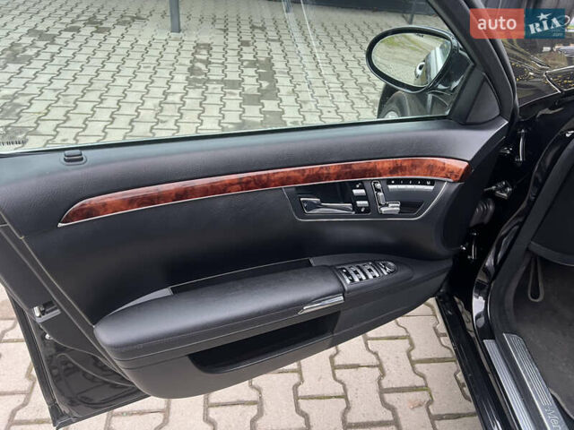 Черный Мерседес С Класс, объемом двигателя 3 л и пробегом 300 тыс. км за 14200 $, фото 19 на Automoto.ua