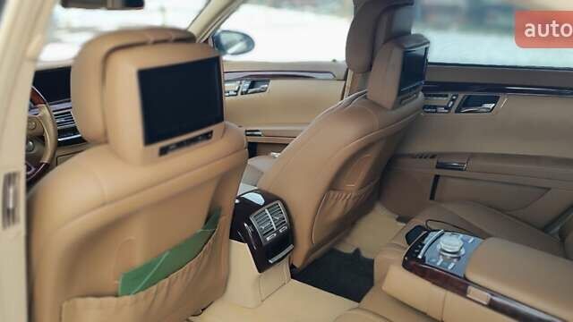 Черный Мерседес С Класс, объемом двигателя 5.46 л и пробегом 29 тыс. км за 38000 $, фото 20 на Automoto.ua