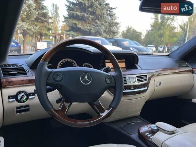 Черный Мерседес С Класс, объемом двигателя 5.5 л и пробегом 205 тыс. км за 11400 $, фото 13 на Automoto.ua