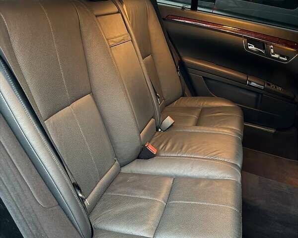 Чорний Мерседес С Клас, об'ємом двигуна 5.5 л та пробігом 203 тис. км за 11400 $, фото 9 на Automoto.ua