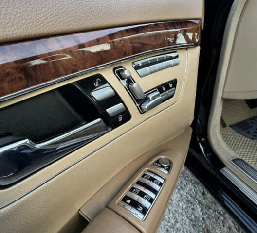 Черный Мерседес С Класс, объемом двигателя 2.99 л и пробегом 300 тыс. км за 10500 $, фото 8 на Automoto.ua