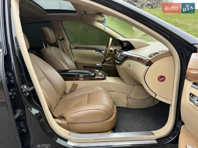 Черный Мерседес С Класс, объемом двигателя 3.5 л и пробегом 305 тыс. км за 7800 $, фото 26 на Automoto.ua