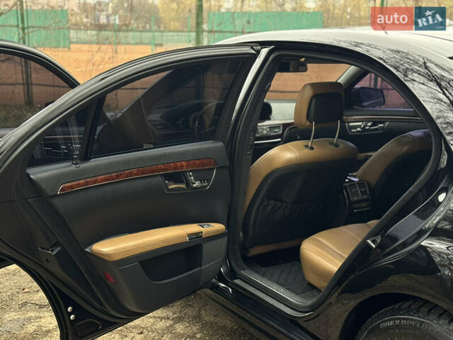 Чорний Мерседес С Клас, об'ємом двигуна 5.5 л та пробігом 288 тис. км за 10950 $, фото 13 на Automoto.ua