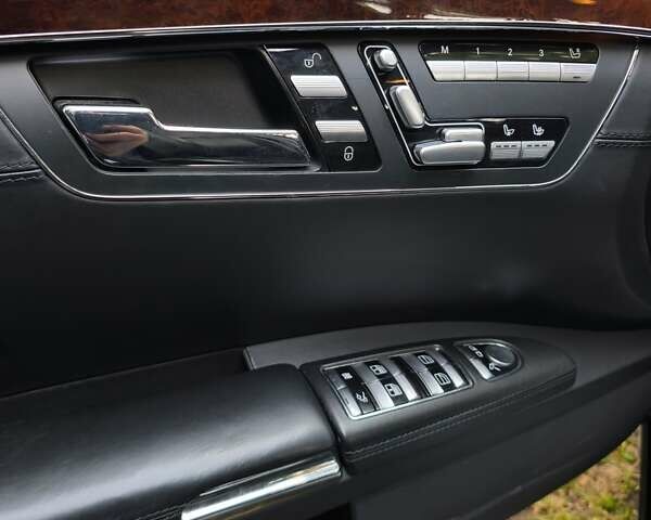 Черный Мерседес С Класс, объемом двигателя 5.46 л и пробегом 322 тыс. км за 15000 $, фото 17 на Automoto.ua