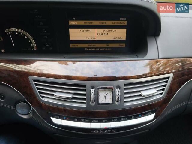 Черный Мерседес С Класс, объемом двигателя 5.46 л и пробегом 322 тыс. км за 15000 $, фото 15 на Automoto.ua