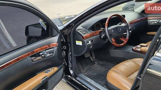 Черный Мерседес С Класс, объемом двигателя 5.5 л и пробегом 288 тыс. км за 11999 $, фото 1 на Automoto.ua
