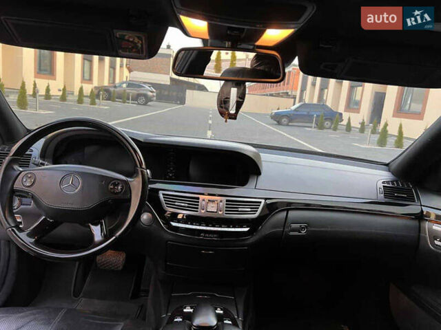 Черный Мерседес С Класс, объемом двигателя 5.5 л и пробегом 220 тыс. км за 12999 $, фото 11 на Automoto.ua