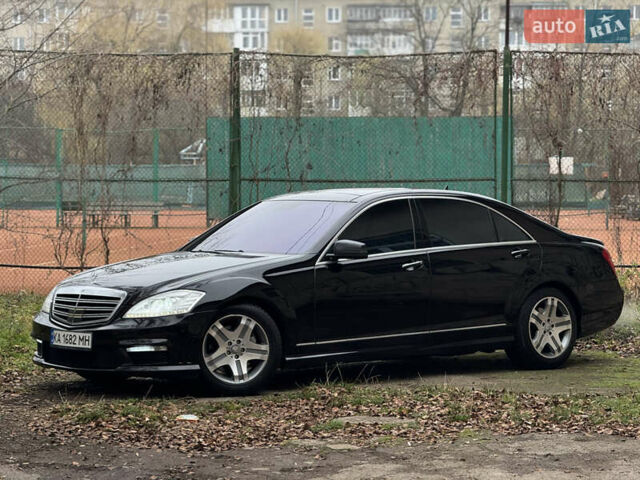 Черный Мерседес С Класс, объемом двигателя 5.5 л и пробегом 288 тыс. км за 10999 $, фото 1 на Automoto.ua